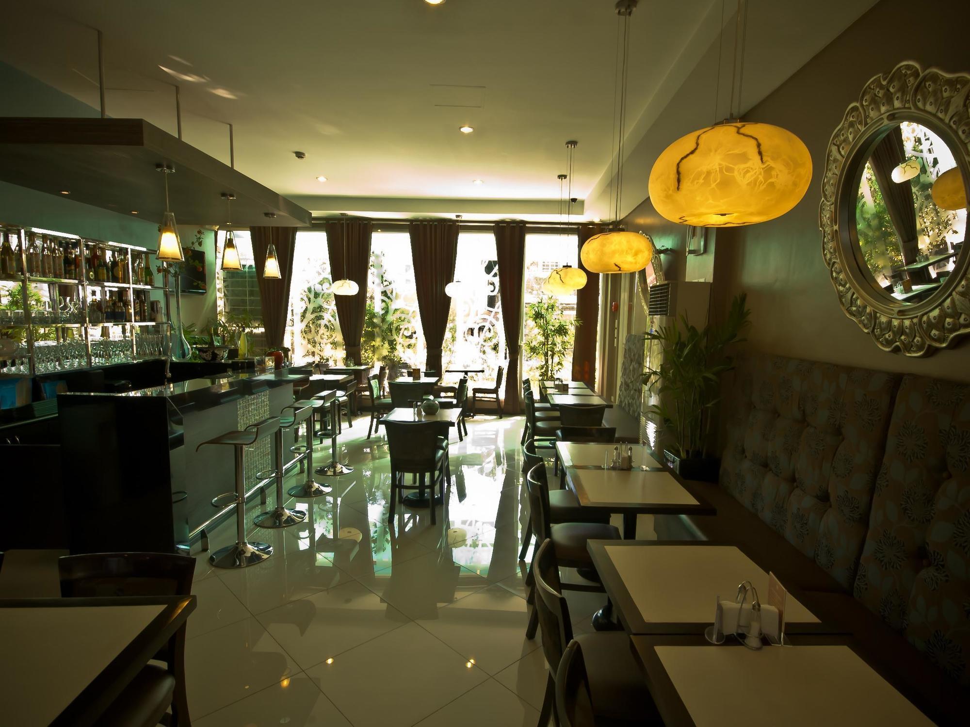 Avitel Hotel Makati City Dış mekan fotoğraf